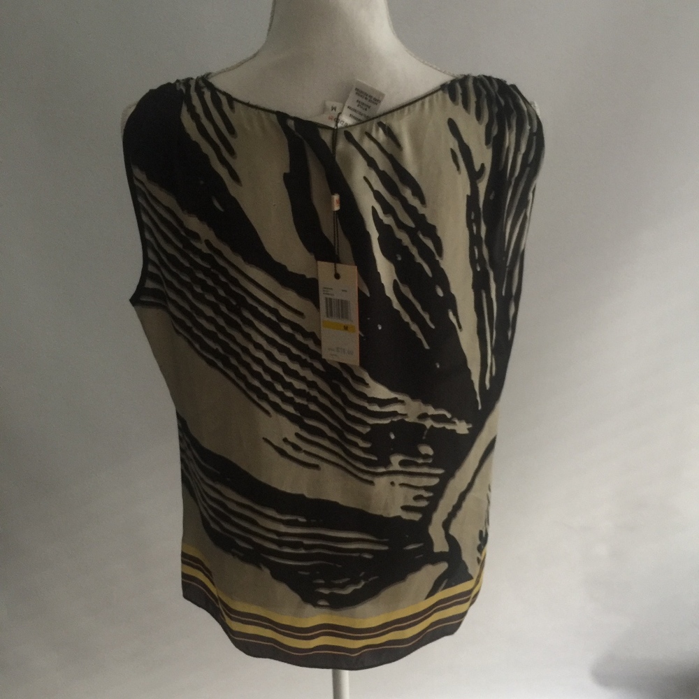 NWT Studio M Sleeveless top - Picture 2 of 3